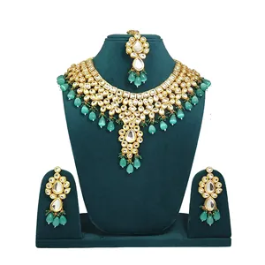 Ensemble de collier Royal Kundan Meenakari plaqué or et rhodium pour mariages et cadeaux, avec des perles et des diamants comme pierres principales - Product Image 1