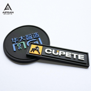 AIFRAN Fournisseur direct d'usine, porte-clés en PVC souple et lettres brodées à coudre pour vêtements. - Product Image 2