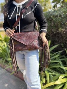 Sac à main à franges usiné à la main en cuir véritable sculpté à la main Outillage Nouveau design Sac à bandoulière Sacs élégants pour femmes - Product Image 5