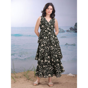 Purvaja Printed Abstract Ruffle Fit & Flare Maxi Dress para mujer, sin mangas con cuello en V, Georgette Flared Layered Design. - Product Image 3