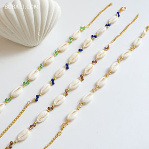 Adopta el estilo playero con nuestra auténtica pulsera de conchas con encantadores detalles de conchas, un accesorio inspirado en el océano, perfecto para ti. - Product Image 1