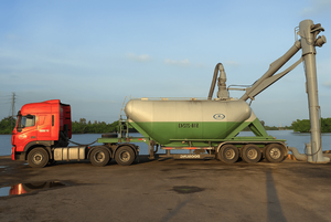 Advanced Technology Cement Ship Unloader Energy Efficient System for Bulk <b>Material</b> <b>Handling</b> and Port Use - Product Image 6