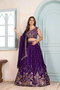 Ropa india y pakistaní Lehenga Choli con hilo de bordar Trabajo y secuencia Compromiso DE TRABAJO Lehenga Choli - Product Image 2
