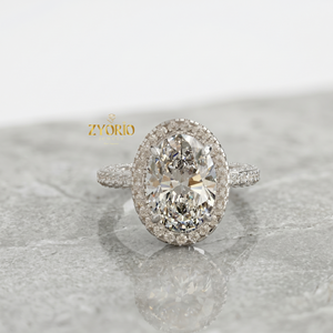 แหวนหมั้นเพชรทรงรีโอวัล 14K ทองคำ ประดับเพชรแบบพาเว่ ดีไซน์หรูหราสำหรับผู้หญิง - Product Image 1
