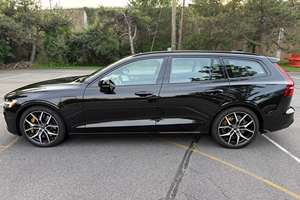 2023 pour V60 Recharge T8 AWD Turbo Cuir R18 Faible Kilométrage Boîte Automatique Conduite à Gauche Essence/Pétrole - Product Image 2