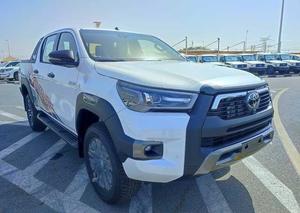 Toyota Hilux Adventure 2022 / Disponible à la vente avec faible kilométrage, moteur essence, véhicule bien entretenu et sans accident. - Product Image 5