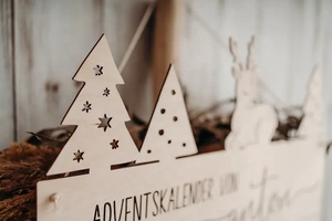 Calendrier de l'avent en bois pour adultes, calendrier d'aventure de cerf avec noms décoration de maison de vacances, cartes d'activité de l'avent - Product Image 3