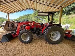 Tractor agrícola utilitario diésel Massey Ferguson 4710 listo para trabajar, equipo agrícola 4x4 con cargador frontal, uso comercial de alta resistencia. - Product Image 1