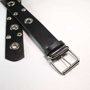 Ceinture pour femme avec boucle en acier et détails à œillets - Product Image 3