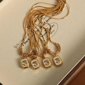 Outrun, joyería de acero 316L de lujo para mujer, colgante grueso en forma de corazón, collar de cadena de serpiente larga, estilo de moda diario chapado en oro - Product Image 5