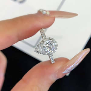 Anillo de Diamantes de Laboratorio con Certificación IGI, Corte Pera, 2.00ctw, Halo, Corte Catedral, DEF VVS-VS, Joyería Elegante para Boda - Product Image 5