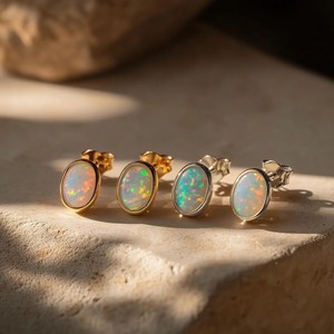 Boucles d'oreilles fines en or jaune 14K Boucles d'oreilles en opale éthiopienne Clous d'oreilles élégants pour femmes Welo Fire Color of Play Opal - Product Image 4