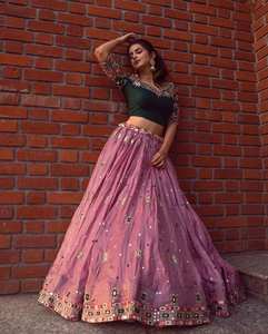 Hermoso rosa y verde Atractivo trabajo de espejo bordado Lehenga Choli Desgaste de boda tradicional indio Desgaste especial Navratri - Product Image 2