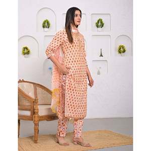 Ensemble Kurta et pantalon en coton imprimé à motifs pêche pour usage quotidien - Product Image 3