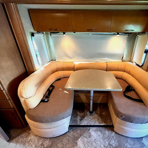 ผู้จัดจำหน่ายรถบ้านมือสอง ปี 2015 รุ่น T h o r Siesta Sprinter 24SA ประเภท Class B+ - Product Image 3
