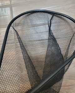 Filet à main en bois de haute qualité pour la pêche à la mouche et la libération de la truite avec un long crochet de suspension élastique profond - Product Image 4