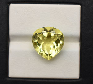 Quartz Citron Vert Naturel Or 15 mm, Taille Facettée Cœur, 10 carats, 1 pièce, Qualité Impeccable VVS, Pierre Précieuse Non Sertie Extraite de l'Occidentale Terre - Product Image 1