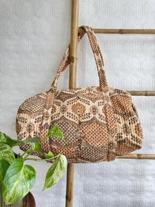 Sac fourre-tout matelassé en coton marron à motif floral estival, écologique, durable, robuste, pour le sport, le yoga, les courses, les week-ends, de luxe - Product Image 3