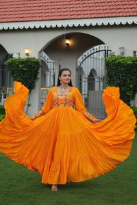 Vestido de seda elegante de diseñador indio Navratri para mujer, vestido largo con espejo, borde de encaje, ropa de fiesta de estilo pakistaní indio - Product Image 6