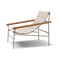 Fauteuil de salon d'extérieur matelassé avec structure en métal peint, accoudoirs en Iroko, fabriqué en Italie