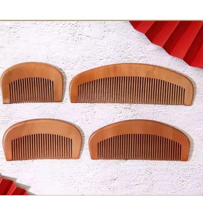 Peigne en bois rustique pour les soins capillaires traditionnels, fabriqué à la main par un fournisseur indien - Product Image 2