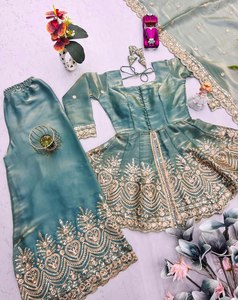 Colección de trajes Sharara de diseñador premium para mujer, tela de satén de seda de dos tonos con bordado de lentejuelas y espejos reales. - Product Image 6