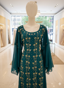 Elegancia Esmeralda Radiante: Un caftán artesanal adornado a mano con intrincados bordados florales dorados y mangas acampanadas. - Product Image 2