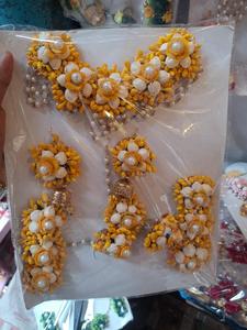 ชุดเครื่องประดับเจ้าสาวลายดอกไม้แฟชั่นใหม่ กำไลข้อมือสำหรับงานฮาล์ดี เมเฮนดี ทำด้วยมือพิเศษ ดอกไม้ประดิษฐ์ ผ้า ลูกปัด ไข่มุก - Product Image 3