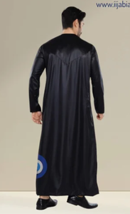 Venta al por mayor de mangas largas de color sólido Iijabia Vietnam importado Chamak Dhamak tela omaní Thobe Jubba para hombres-Negro - Product Image 2