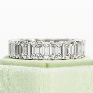 5.7 TCW Lab Grown Diamond Emerald Cut Eternity Band Bague d'éternité Bague de mariage à broches partagées Or blanc pour mariage - Product Image 1