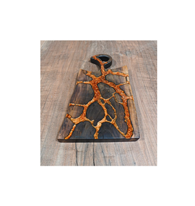 Planche à découper en bois et résine de conception unique pour ustensiles de cuisine et vaisselle planche à fromage décorative pour la maison taille personnalisée - Product Image 1