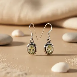 Boucles d'oreilles clous tendance en argent 925 avec pierre précieuse verte, motif floral mignon pour le quotidien, fiançailles, mariage, anniversaire, fête - Product Image 3