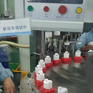 Máquina de llenado de tarros de crema semiautomática económica de 220V, máquinas de llenado de productos de embalaje de madera cosméticas neumáticas impulsadas por pistón - Product Image 1