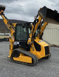 Chargeur compact JCB 1CXT, attache pour mini-chargeur, moteur Perkins 2 tonnes, changement de vitesse SAE/ISO, bras extensible de 8 pieds, déplacement latéral, extrémité d'excavatrice - Product Image 1