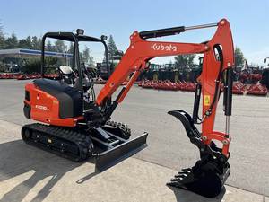 Mini-excavatrice sur chenilles compacte Kubota KX030-4, excavatrice hydraulique avec godet pour travaux agricoles et de construction - Product Image 1