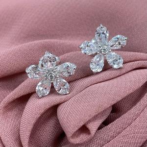 Boucles d'oreilles clous florales 3 carats, en forme de poire, avec diamants en grappe, pour fiançailles, mariage, en argent sterling 925 - Product Image 1