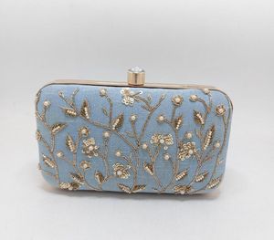 กระเป๋าคลัทช์ทรงสี่เหลี่ยมปักลายสไตล์โบฮีเมียนสุดพิเศษ ประดับมุก ดีไซน์หรูหรา ซับในทำมือ - Product Image 5