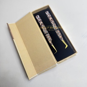 Pince à cils GETUP BROSONS IMPEX en acier inoxydable avec pointe dorée, volume accru, revêtement papier anti-magnétique personnalisé, prise en main parfaite, 10 mm - Product Image 6