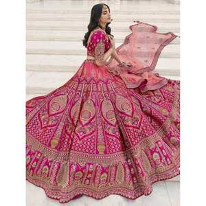 Magnifique Lehenga Choli de mariage en soie brodée rose - Product Image 1
