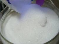 Sucre de canne blanc raffiné en poudre granulée, pureté 99,9 %, emballage en vrac et en sacs de 50 kg