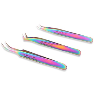Pinzas de agarre cómodo hechas a mano con agarre suave para pestañas postizas, con logotipo grabado personalizado, fáciles de usar para crear abanicos de volumen. - Product Image 5