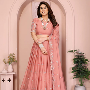 Tenue de créateur, vente chaude, dernière collection, lehenga choli et dupatta en georgette éternelle avec broderie riche et travail de sequins, en vente - Product Image 1