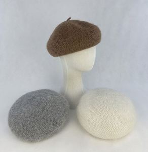 Chapeaux Bob en Laine Tricotés Personnalisés pour Femmes – Modèles Peintre Tendance et Colorés - Product Image 2