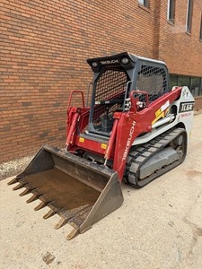 รถตักล้อยางดีเซล Takeuchi TL6R รถตักขนาดเล็กแบบตีนตะขาบ - Product Image 1