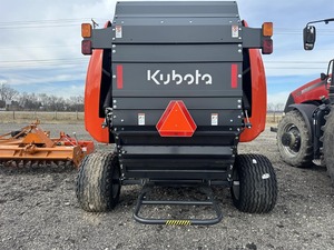 Empacadora redonda Kubota BV5160 2023 para heno con motor central y componentes de caja de cambios - Product Image 4