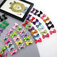 Vente chaude : Accessoires de toilettage pour animaux de compagnie (chats et chiens) : Nœuds papillon en mousse de coton, multicolores et aux motifs personnalisés