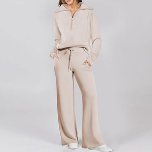 Conjunto deportivo de dos piezas para mujer, diseño moderno, color beige, con sudadera con capucha y pantalones de chándal de largo completo. - Product Image 6