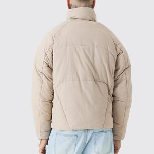 บริการ OEM ขายส่งเสื้อแจ็คเก็ตบอมเบอร์ลำลองสไตล์สตรีทสำหรับฤดูหนาว มีฮู้ดถอดได้ ผลิตตามสั่ง กันน้ำ บุด้วยผ้าโพลีเอสเตอร์ ผ้าแคนวาส ทรงสแตนด์ สำหรับผู้ชาย - Product Image 5