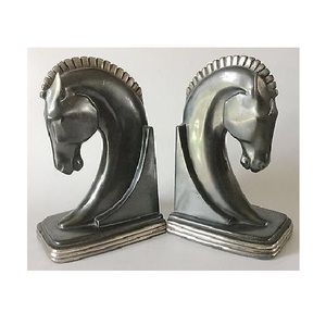 Sculpture élégante en fonte d'aluminium inspirée de la nature, imagination, surfaces raffinées et expression artistique intemporelle - Product Image 1