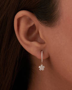Pendientes colgantes con diamantes cultivados en laboratorio de 0.63ctw, talla redonda en forma de flor, engastados en bisel, en oro macizo de 14k, joyería fina, regalo para ella - Product Image 1